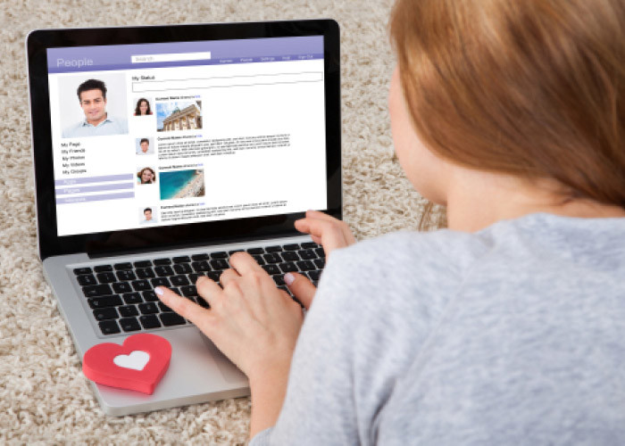 The best tips on how to start an online dating conversation