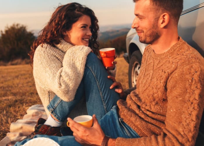 couple enjoying picnic