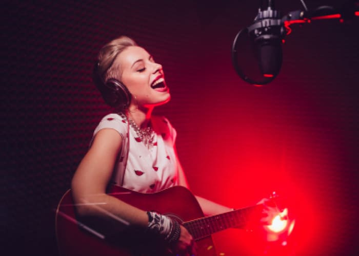 woman singing and playing the guitar