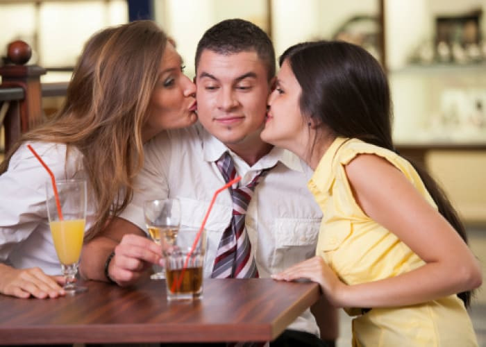dating more than one person - love triangle at bar	